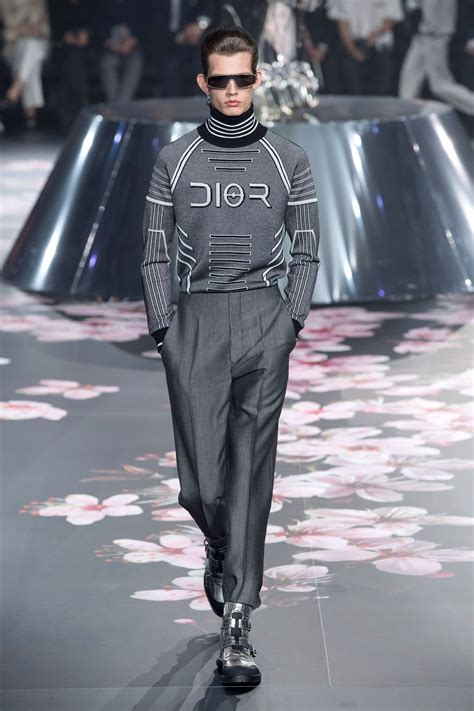 dior men aw 2019 tokyo statue|dior men's runway.